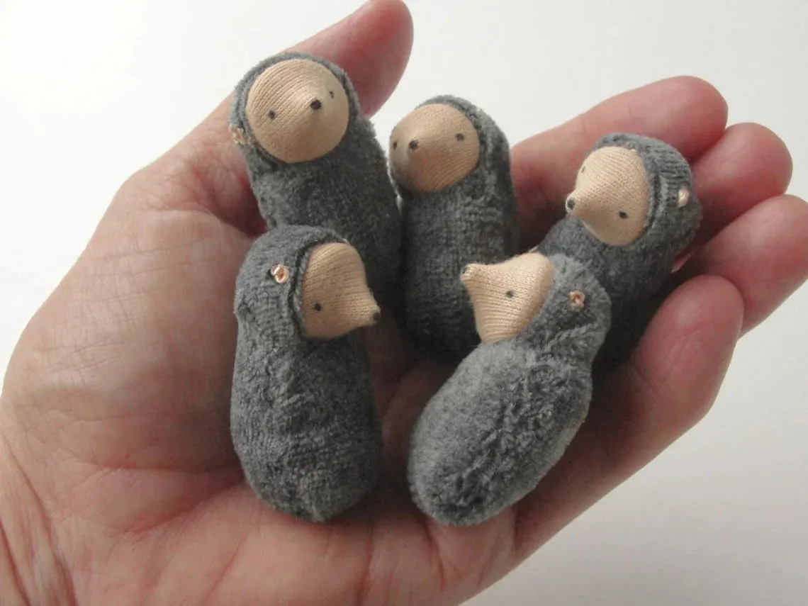 Fairyshadow Little Critter in a Hedge Cozy, Gray Mole