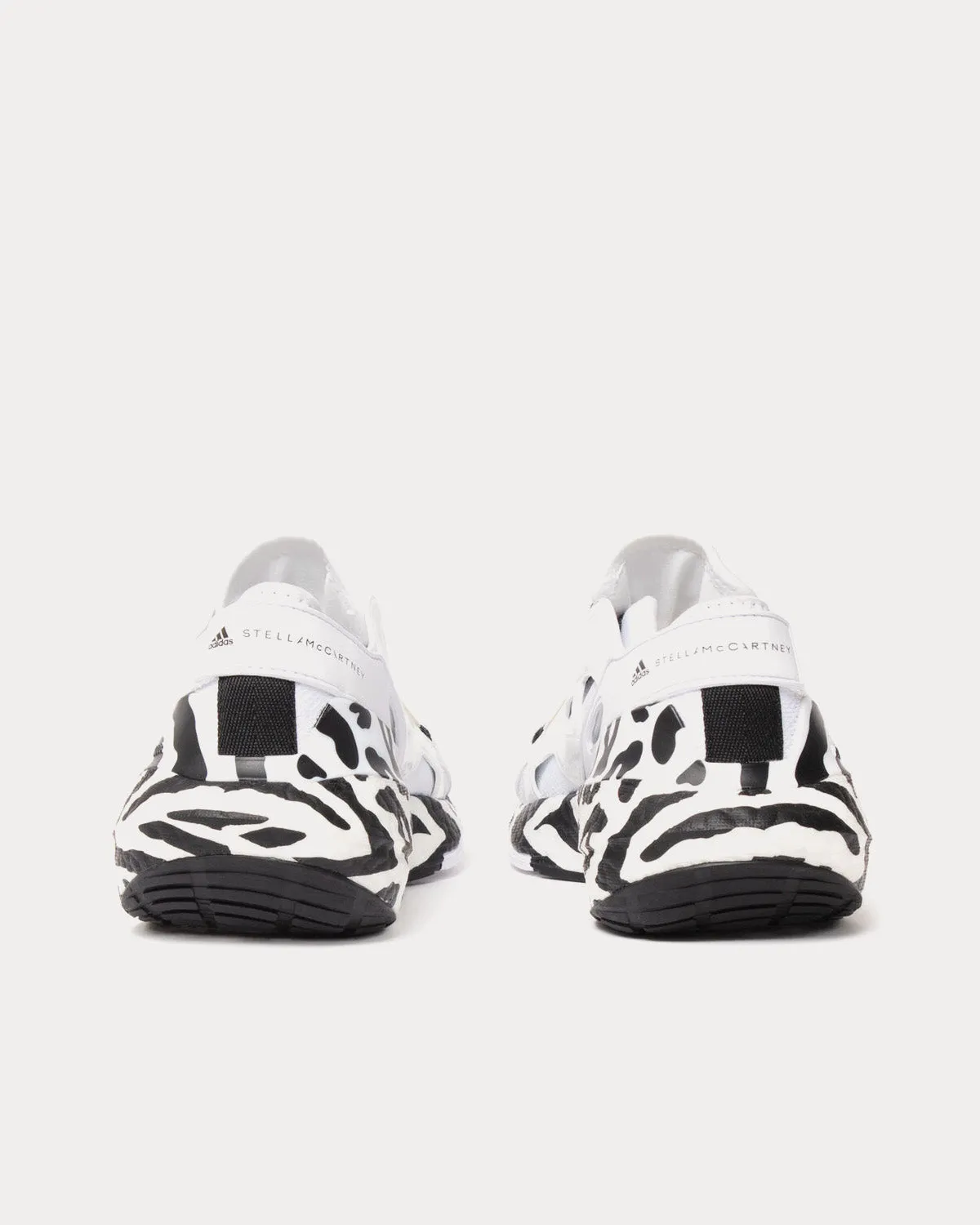 UltraBoost 22 Graphic Core Black / White Running Shoes