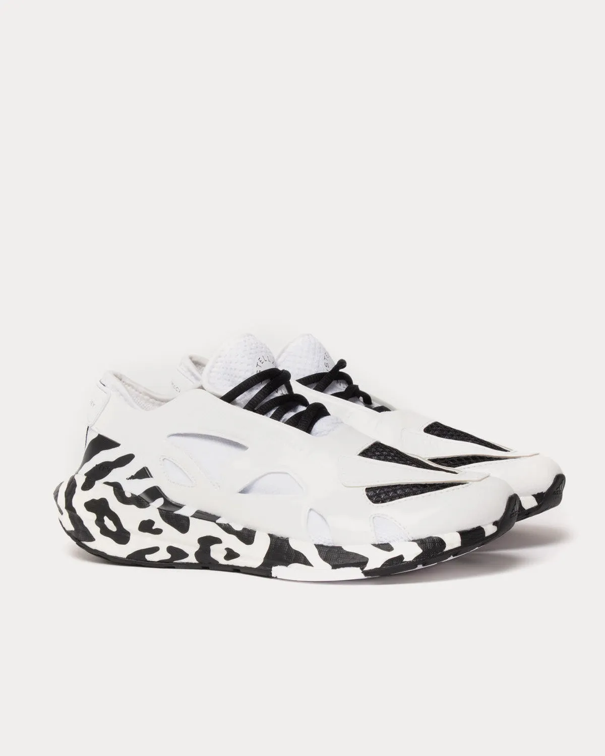 UltraBoost 22 Graphic Core Black / White Running Shoes